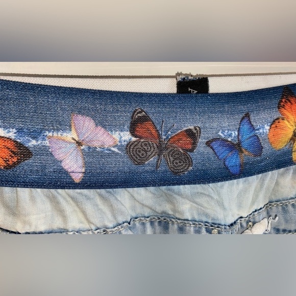 𝅺SEXY Washed Off Cropped Jeans with Rhinestone Detail - Picture 7 of 11